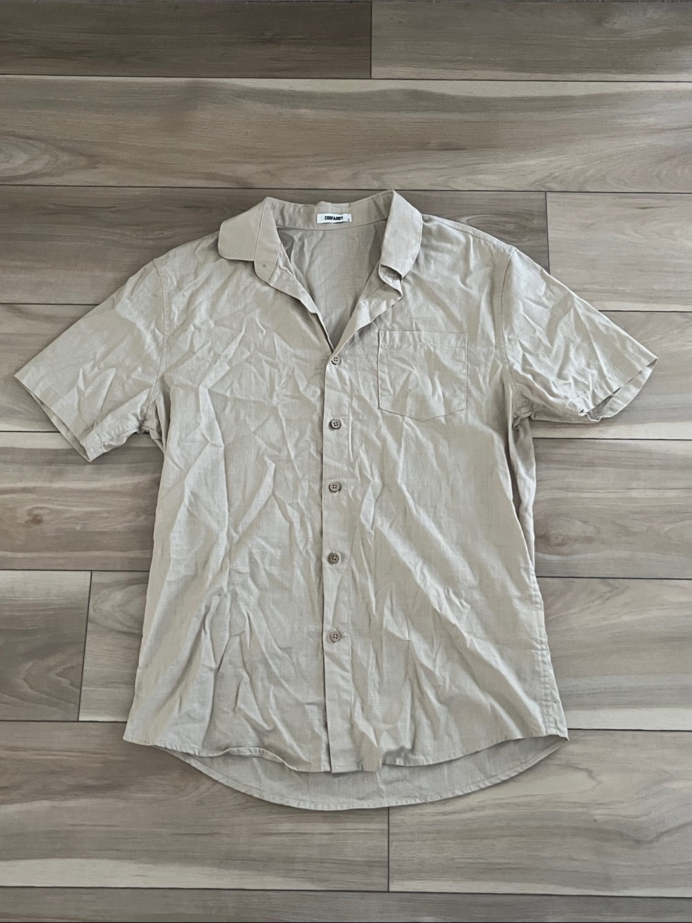 Casual Short-Sleeve Button-Down Shirt in Light Beige